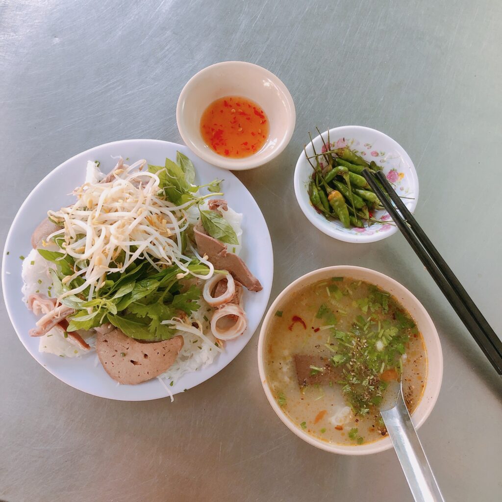 Bánh hỏi cháo lòng - must try khi đến Quy Nhơn