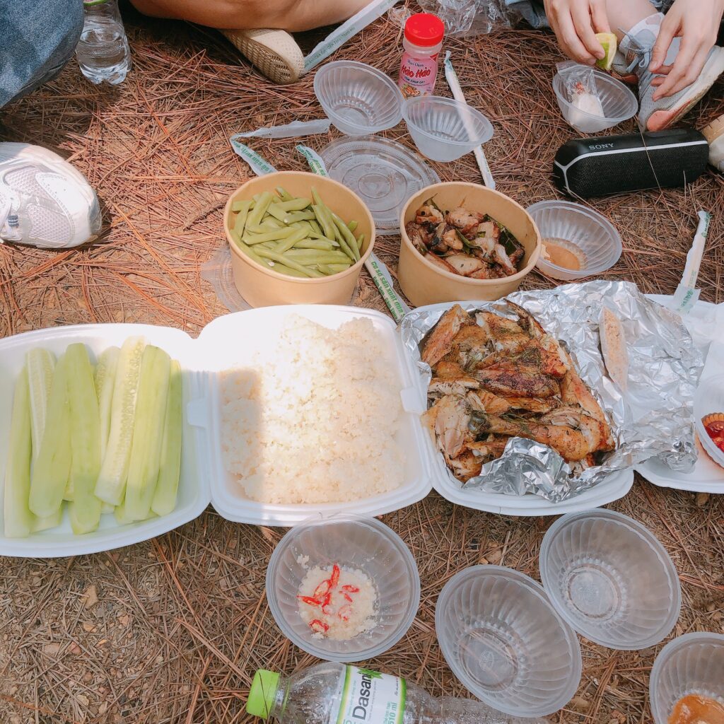 Review camping Hồ Hàm Lợn (Sóc Sơn) chỉ với 200 nghìn đồng. Check ngay!!! 5 Đồ ăn nè mọi người