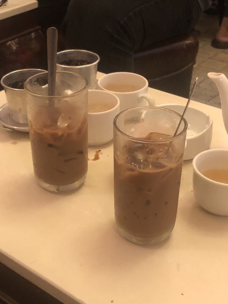 Cafe nâu đá ở Tùng