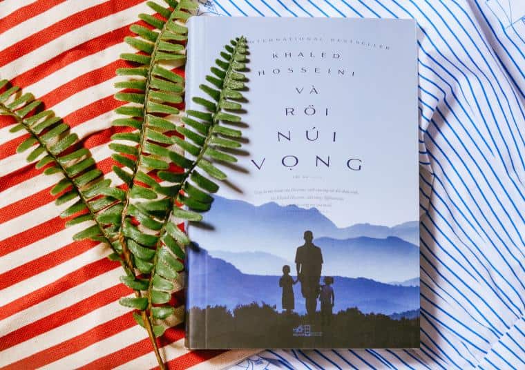Review sách Và Rồi Núi Vọng: Khi tình cảm gia đình vượt qua cả đại dương 2 va roi nui vong 2