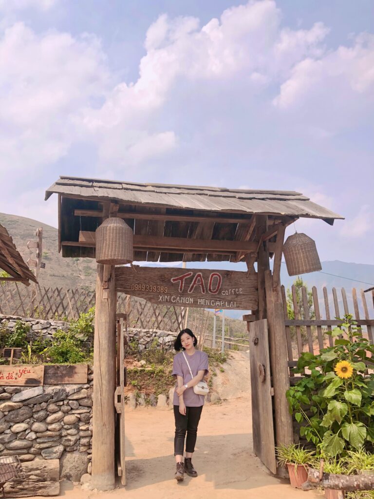 Review săn mây Tà Xùa 2 ngày 1 đêm, test nhân phẩm thành công 4 Mình check in ở Tao Cafe gần Mỏm cá heo
