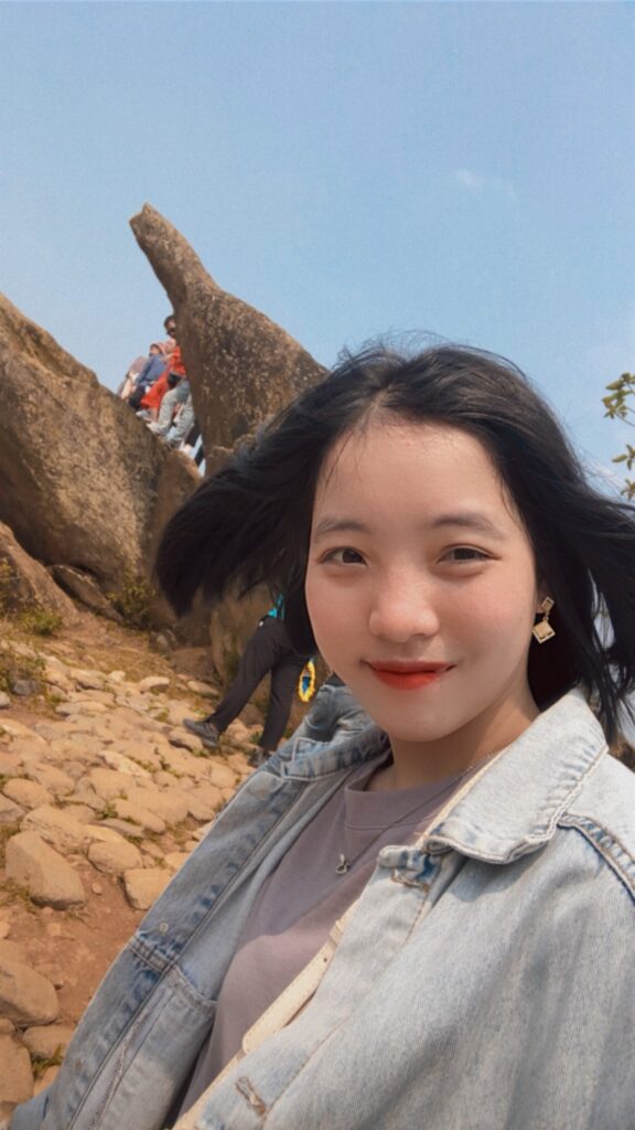 Review săn mây Tà Xùa 2 ngày 1 đêm, test nhân phẩm thành công 5 Mỏm cá heo đông lắm luôn