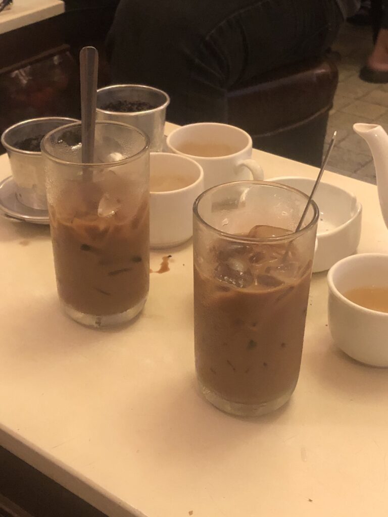Vì sao mình đi Đà Lạt lần 2? Đà Lạt mùa mưa bão có gì? 10 Cafe nâu đá ở Tùng