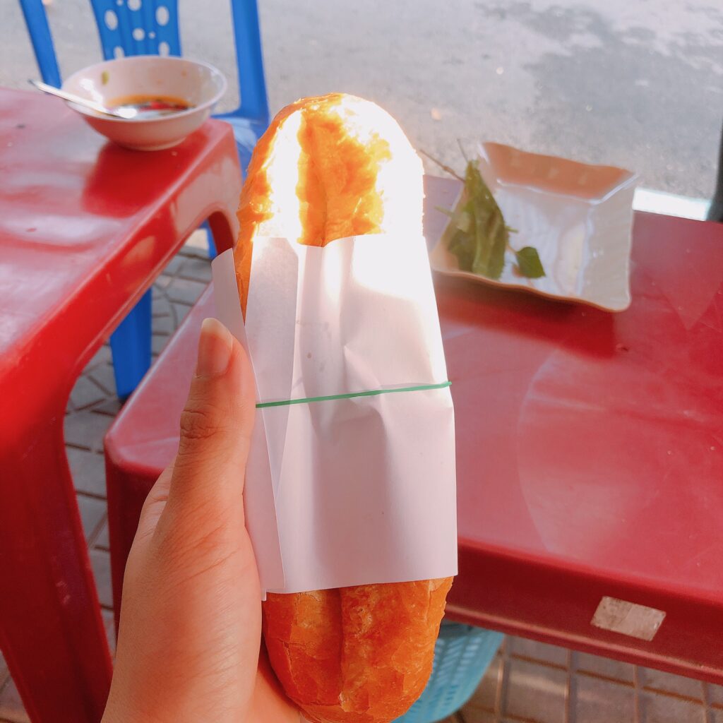 Review Quy Nhơn 3 ngày 2 đêm (phần 2): Kỳ Co, Eo Gió đẹp mê hồn 2 1 ổ bánh mì kẹp trứng ốp la ở Quy Nhơn