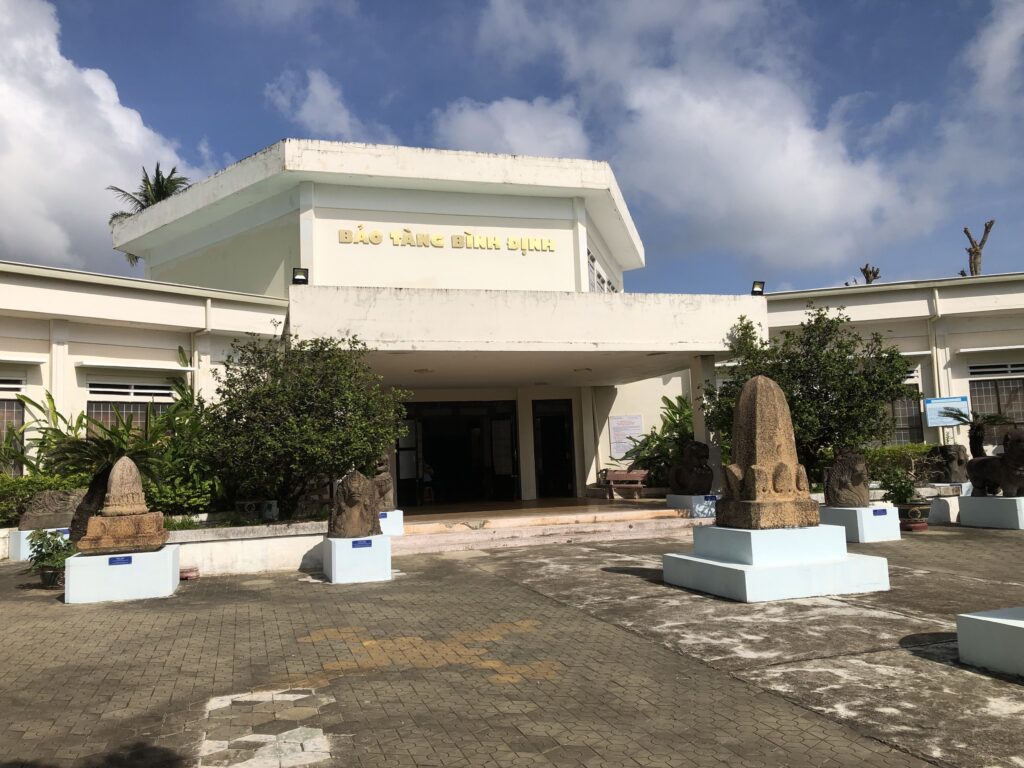 Review Quy Nhơn 3 ngày 2 đêm (phần 2): Kỳ Co, Eo Gió đẹp mê hồn 16 Bảo tàng Bình Định khá rộng rãi, nhiều tài liệu